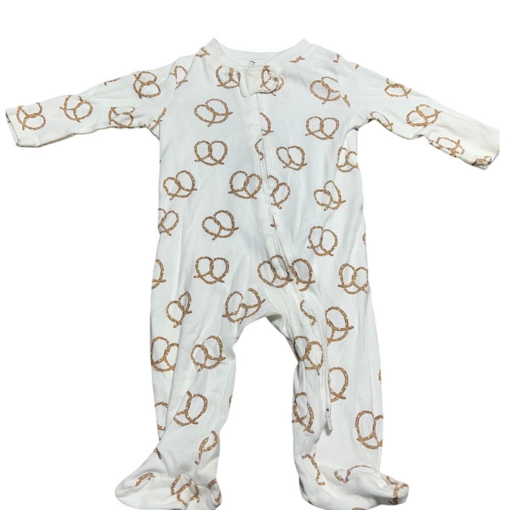 Small Story 0-3 month sleeper 100% organic cotton white base w/ pretzel pattern